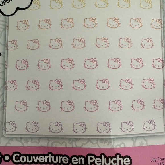 Hello Kitty Blanket - Picture 2 of 3
